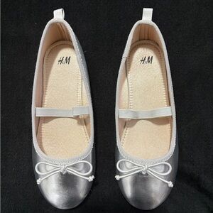 NWOT silver ballet flats